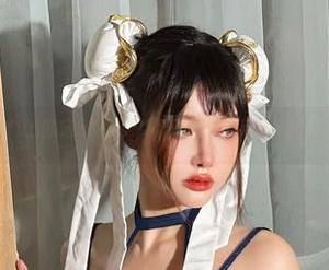 Choi Ji Yun的定制吊带:不只是一条带子,小心你的目光