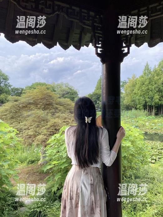 微密圈 - 不会吧！July芝岚穿毛衣的免费写真，比我衣橱里的衣服还要好看！