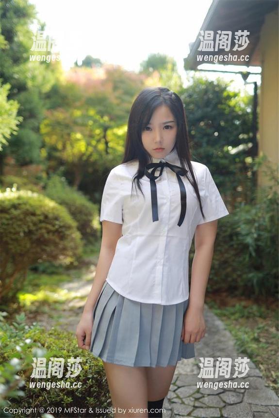 MFStar模范学院 - 草莓兔兔这腿，原图都没法藏，私拍直击心坎儿！
