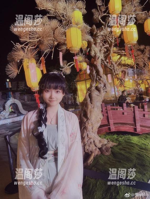 看到Sayako＿今年4岁图包，恍惚间我也想画一幅夏日的水彩画，不过画技一般，呵呵。