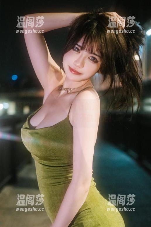 别眨眼！Tina很妖孽呀的蓝色比基尼美图，你的目光可不能滑走！