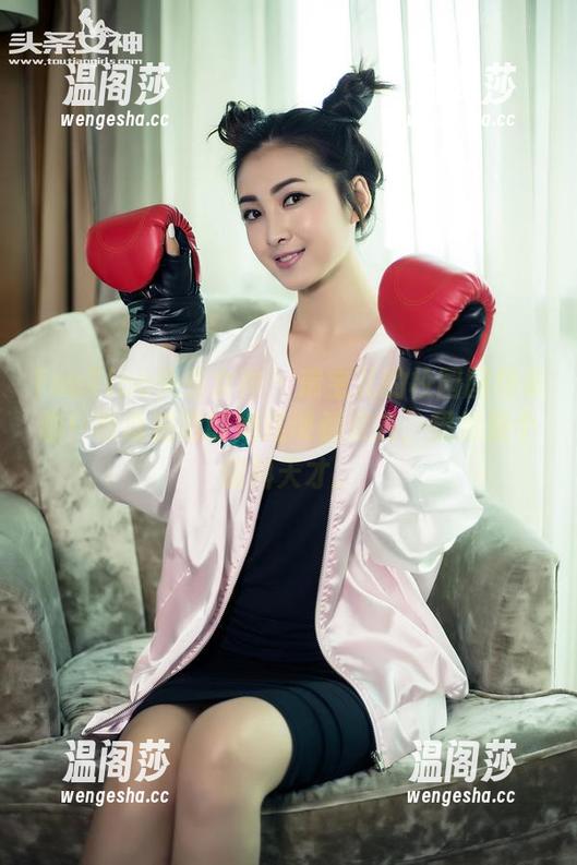 TouTiao头条女神-瑞宝儿 TouTiao头条女神 - 瑞宝儿的校园图包来啦!听说拍摄时她连课都没去,果然是个偏科天才。