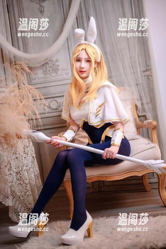 制服风暴中的Vams子：写真界的小趣味