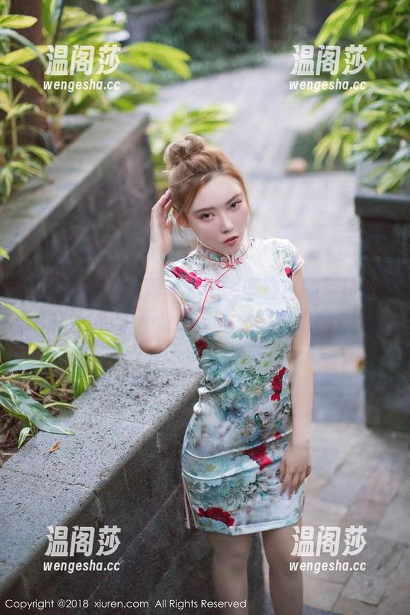 Xiuren秀人网 - Elise谭晓彤的写真分享：自拍不是每个人都能驾驭哦！