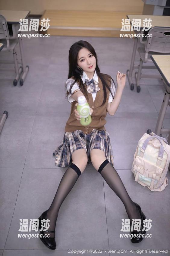 Xiuren秀人网 - 在线剁手：原图里的王馨瑶yanni和她那裙摆摇曳的水手服！