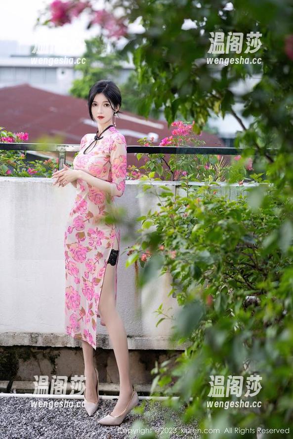 Xiuren秀人网 - 瑶啊摇的瑶化身修女，私拍的每一张图片都在问：“我在干啥呢？”