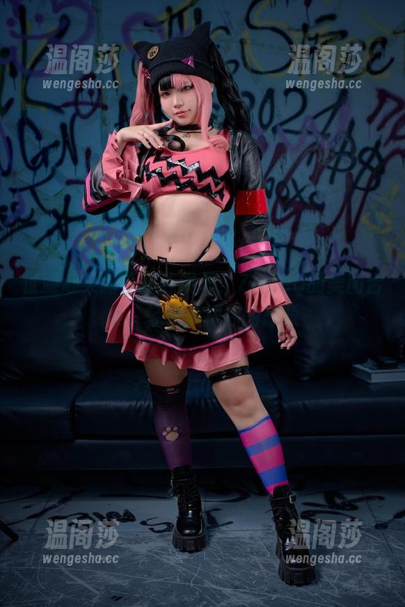 ZinieQ 征服心灵的蕾丝连展开:ZinieQ的美图合集,轻轻撩拨你的想象