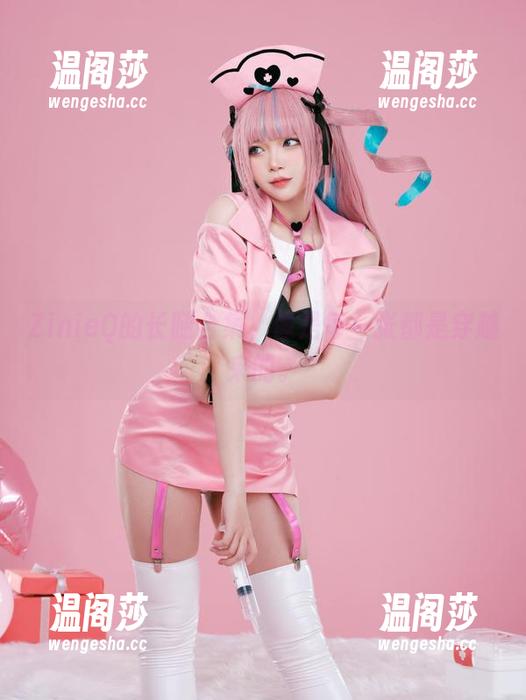 ZinieQ的长腿合集，像是每一张都是穿越来的。