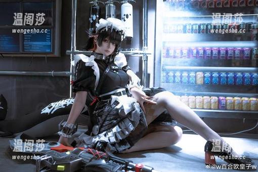 看w百合欧皇子w的作品，目白麦昆的决胜服也在角落里打着‘我是主角’的招牌。