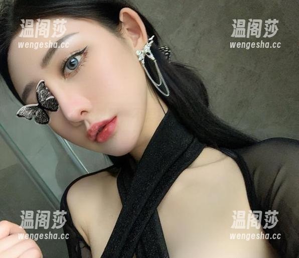 微密圈 - 忽然想到，不爱笑的赛琳的兔女郎美图，有着不一样的调调
