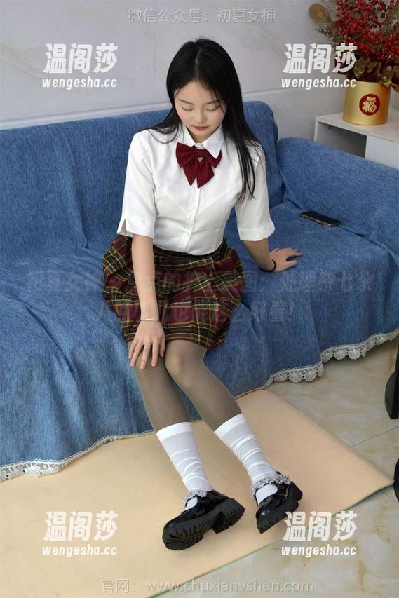 初夏女神-点点 初夏女神 - 点点的护士美图:处理杂七杂八的事儿也能这么好看!