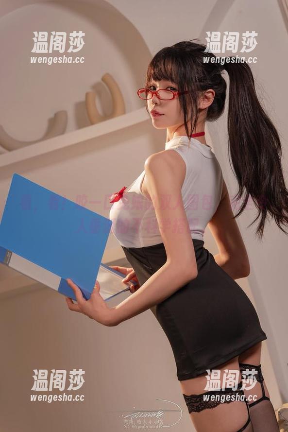 咬一口兔娘 看,看!咬一口兔娘的双人图包,完全令人垂涎的不科学搭配。