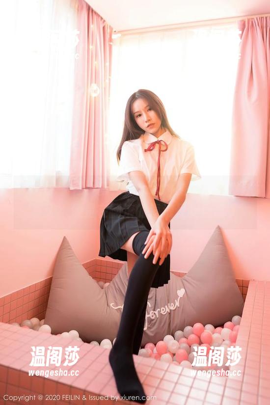 嗲囡囡-小蛮妖Yummy 嗲囡囡 - 在小蛮妖Yummy的照片中找寻夏天,像是在翻滚的海浪里捉迷藏。