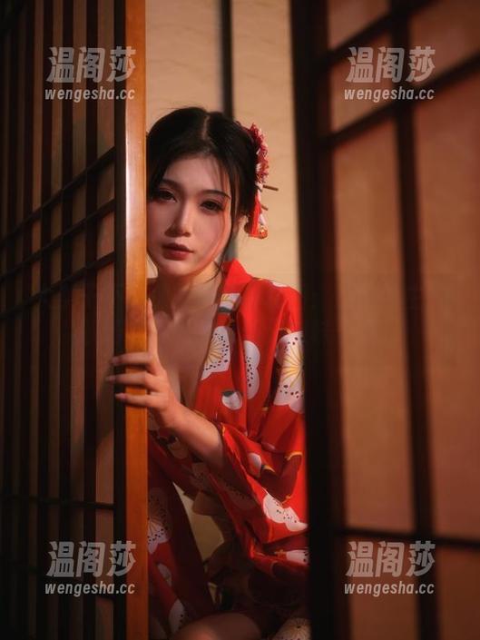 大梨子不是御姐 大梨子不是御姐职业装套图:这位博主的职场变装秀,清新又辣味十足!