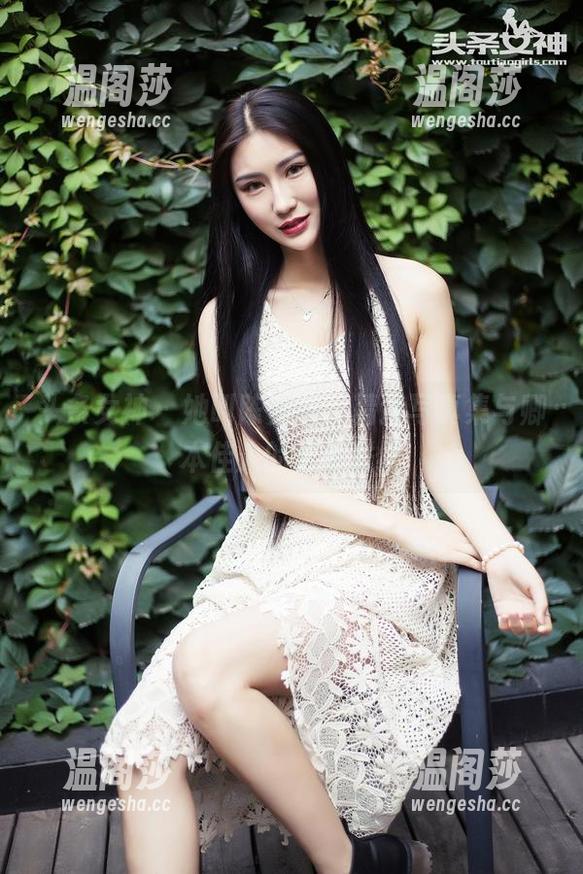 头条女神 - 她叫陈亦菲，精选写真集与卿本佳人的奇妙联结