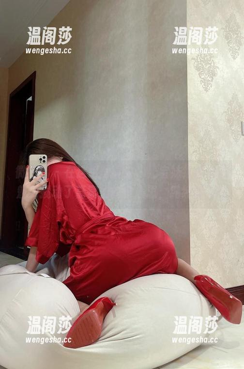 微密圈 - 在这组写真中，奶宝妹纸用她的魅力搅动了嘉宾们的小心思，纯纯的享受