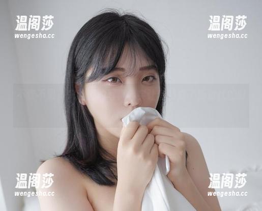 不吹不黑，宋哈娜的写真确实让套装成了新时代的时尚学问