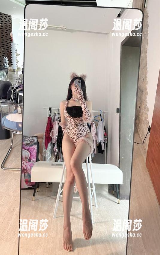 微密圈 - 小玉吃果冻最新的和服写真，宛如一部“神奇女侠”的疗愈剧