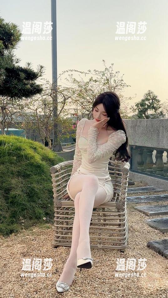 微密圈 - 观摩徐莉芝Booty——这个枣红裙+黑丝的资源到底有多撩？