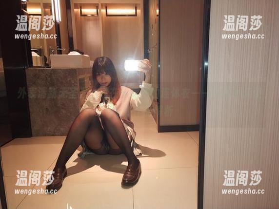 外表清新无圣光，内在却摇摆的连体衣——无颜小天使wy的作品解析