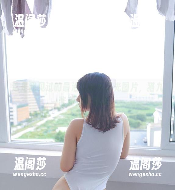 这是我见过的最治愈的无圣光图片，猫九酱和她的棉袜。