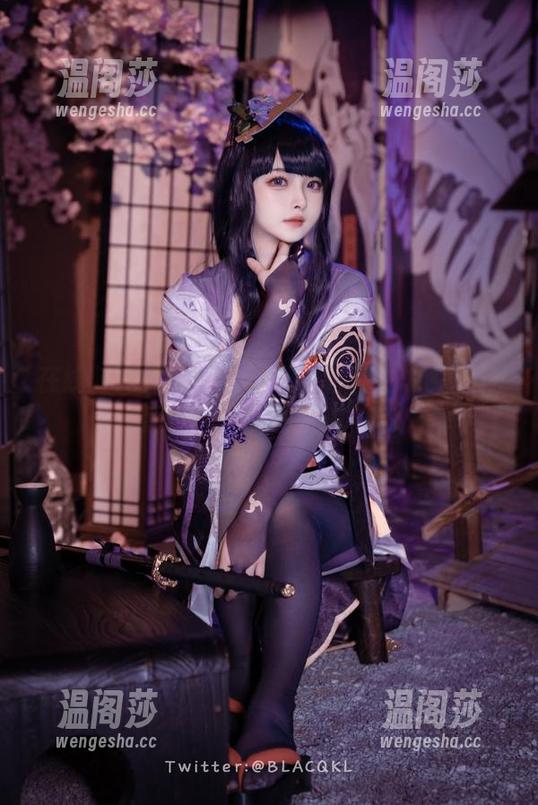 在线时光梳理：白莉爱吃巧克力的女王气质在每一张图片中流淌