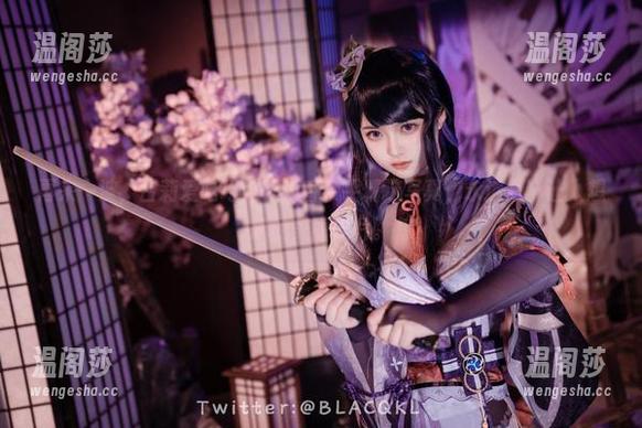 再来一波，白莉爱吃巧克力的香奈乎精选写真，永远是个让人想念的美丽碎片。
