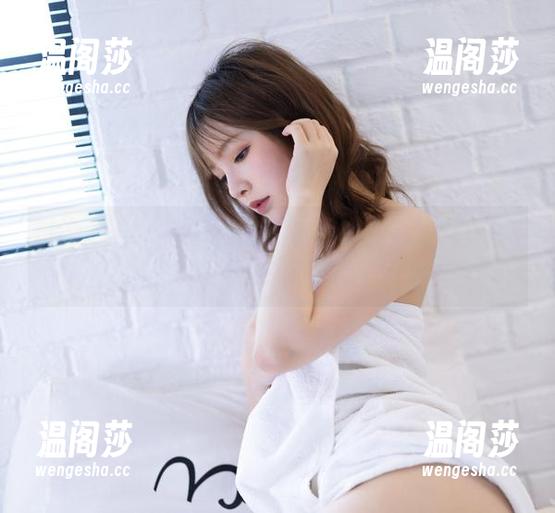 讨论一下：白露Bululu的职业装+各路cos，即将颠覆我的职场审美！