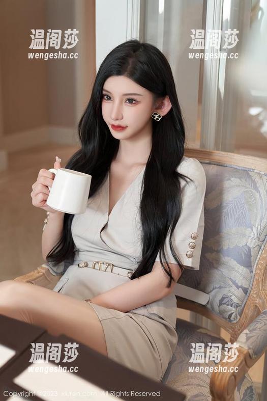 秀人网 - 原图在这里，伊一Moon的丝袜不止是穿搭，还有点心思哦
