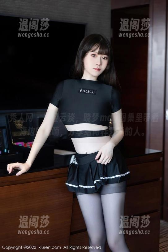 秀人网 - 风轻云淡，晓梦may图集里带着海边的呢喃，分享给同样爱梦的人。