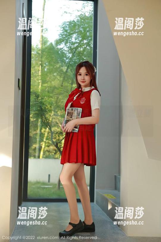 秀人网 - 李丽莎的空姐美图，让人想立刻换工作去追逐云彩！