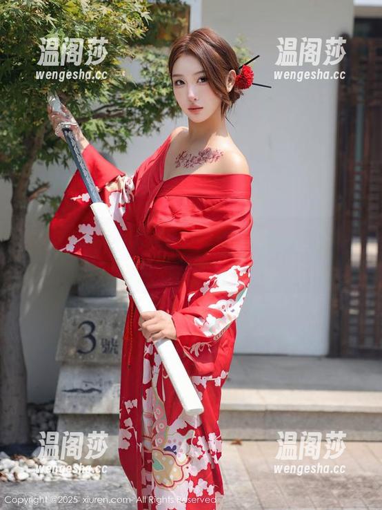 秀人网 - 软软roro的睡衣：在线“随时随地，你的舒适伴侣”写真秀