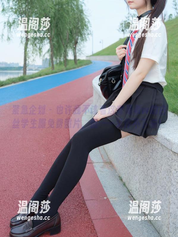 紧急企划 - 也许我不该看这套见希w的白丝学生服免费照片，但……又停不下来！