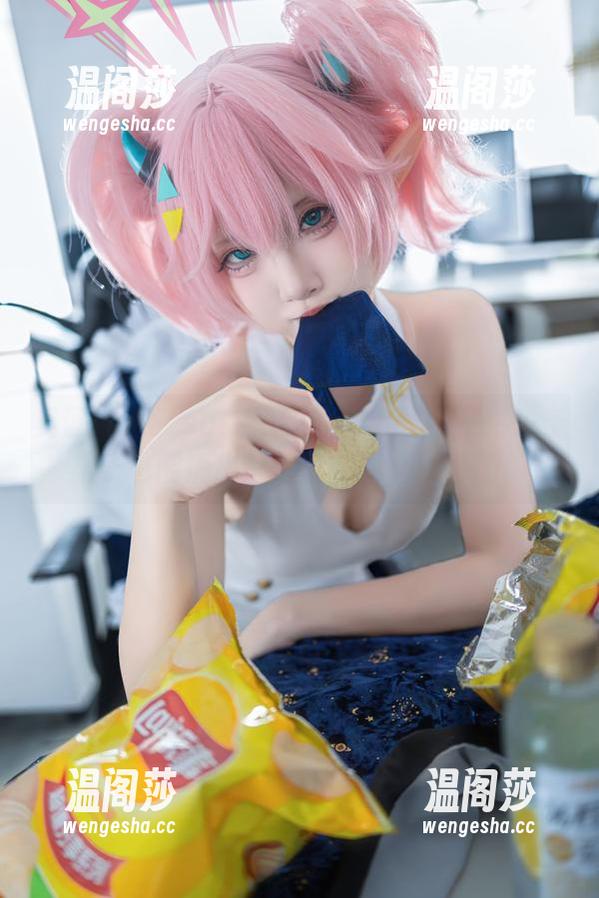 见证纸悦Etsu_ko的红裙：我就是买一条裙子也能搞出一整个写真集的奇迹！