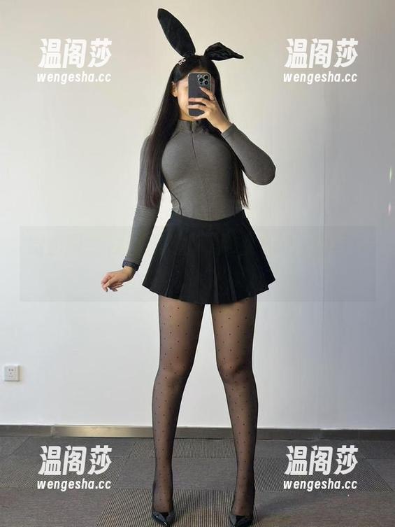 微密圈 - 白丝诱惑？美邵女Baby的写真真让人犯困