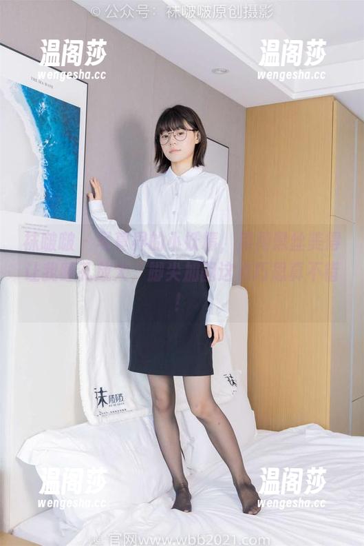 袜啵啵 - 写真界的小妖精，周周黑丝美得让我瞳孔放大，脚尖加固这点巧思真不错！