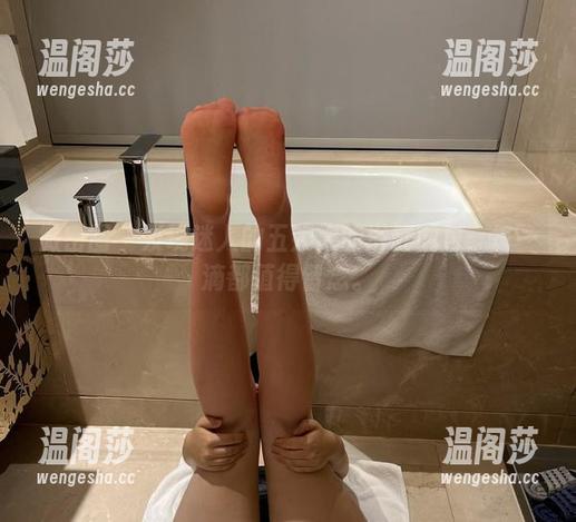 微密圈 - 发现迷人的五姨太的浴缸图包：每一滴都值得留念。