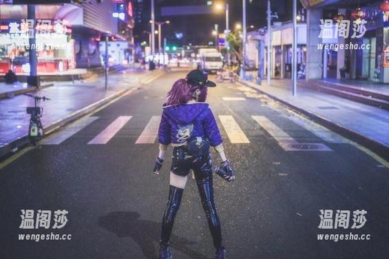 阿薰kaOri的礼服和内衣，随便下载点写真，也许是个好办法？