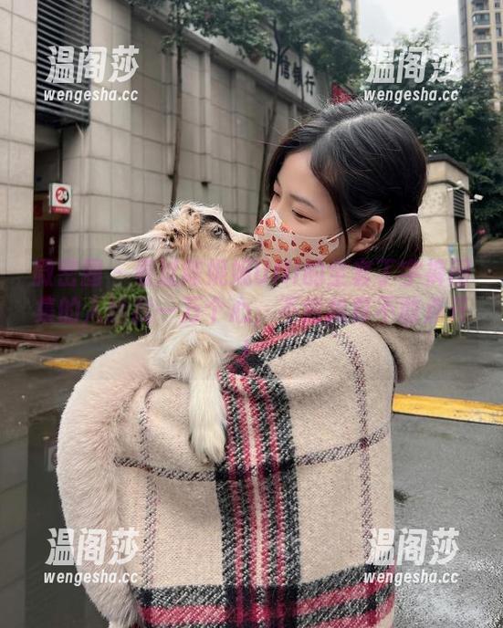 陈妮妮UNI 微密圈 - 看过陈妮妮UNI的全套丁字裤图集的人给我一万个心,不然我真不敢点开!