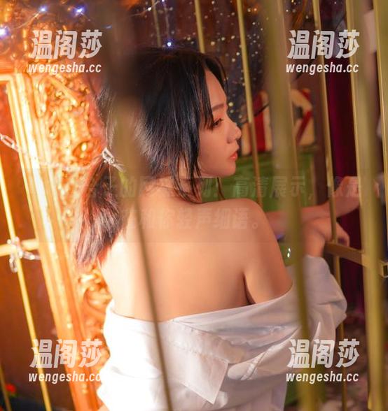 青水百合子的网袜系列：高清展示，像是在和你轻声细语。