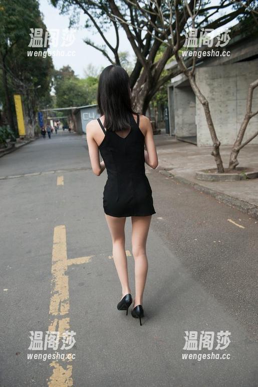 魔镜街拍 魔镜街拍直击:口罩之下,肉丝美腿小姐姐的笑容,私拍中的美图奇景!