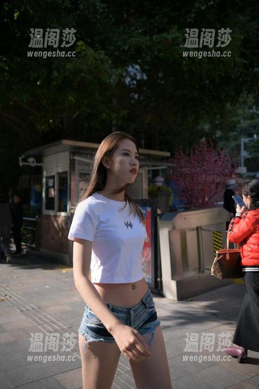 魔镜街拍中的气质美女合集，恍惚间，我也想给她们加个特效？
